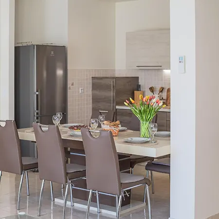 Ap 6+2 In One Of The Most Luxury Building In Omis Exterior photo